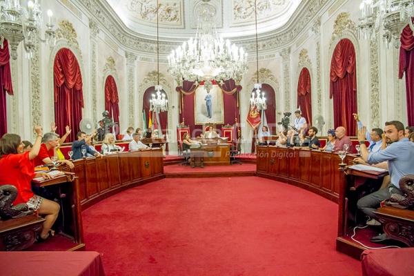 Pleno Municipal del Ayuntamiento de Cádiz / Trekant Media