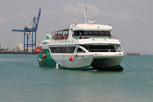 Una nueva empresa comenzará gestionar los catamaranes de la Bahía Cádiz desde octubre