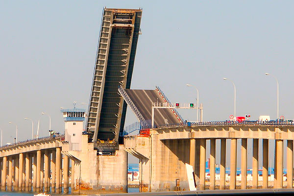 Puente José León de Carranza / Trekant Media