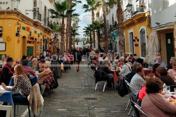 Los bares de Cádiz capital no pagarán por las terrazas hasta 2022