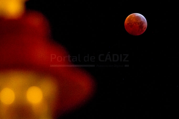 Superluna de sangre en Cádiz / Trekant Media