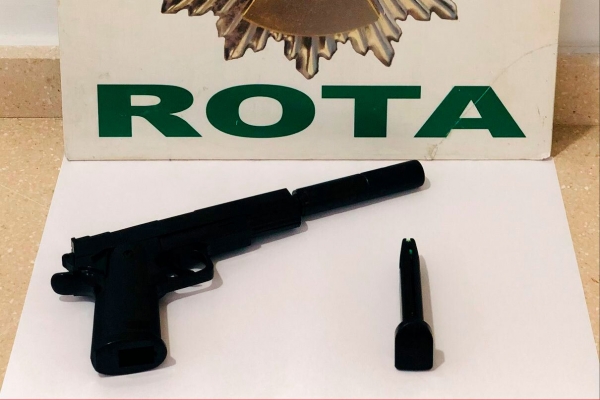La Policía Local de Rota incauta una pistola de balines de plástico usada  contra las personas