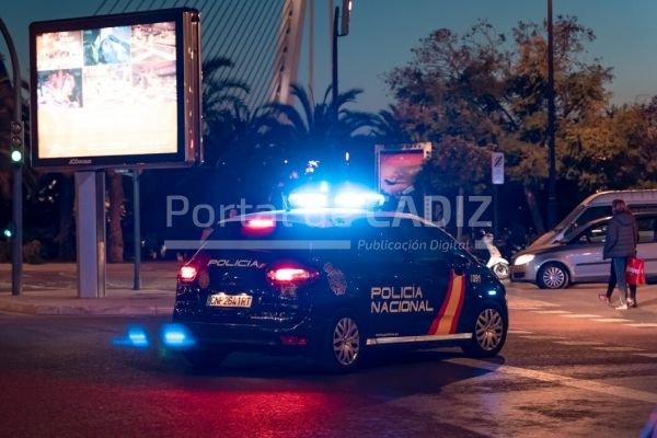 spanish police car night city patrol national police spain t20 yxmwxo