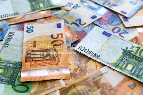close up image of euro bills 2022 11 14 17 36 13 utc