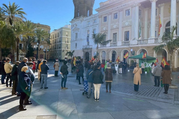 VOX irrumpiría en el Ayuntamiento de Cádiz, ganando el PP y debilitándose  Adelante Cádiz