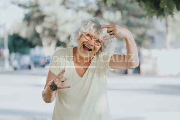 rock hand funky old cool woman generation young at heart baby boomer tattoo ink edgy old lady senior t20 6yxzky