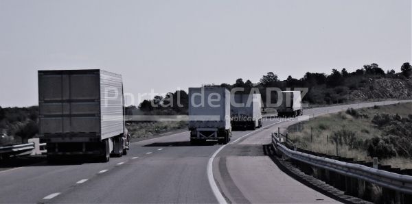 transportation and logistics long haul truckers hauling enclosed trailers up a steep hill t20 qarnwj