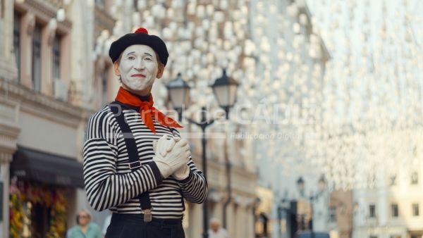 elderly mime on the street 2021 08 28 19 21 24 utc
