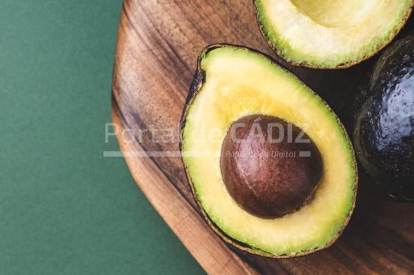 half of avocado hass on wooden board 2022 01 18 23 32 28 utc