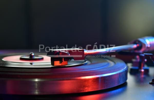 close up of turntable neede on a vinyl record 2021 08 30 07 47 33 utc